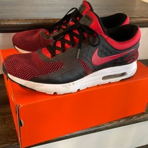 Nike Airmax Zero Essential "Bred” Sneakers men